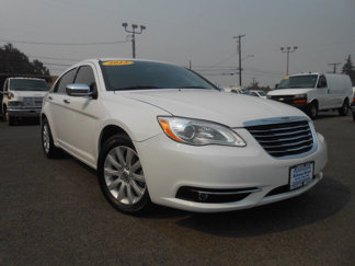 Used 2013 Chrysler 200 Limited image 1