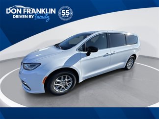 New 2025 Chrysler Pacifica Select image 1