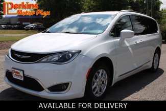 Used 2020 Chrysler Pacifica Touring-L image 1