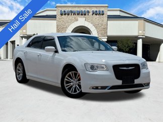 Used 2018 Chrysler 300 Touring L image 1
