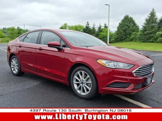 Used 2017 Ford Fusion SE w/ Fusion SE Technology Package image 1
