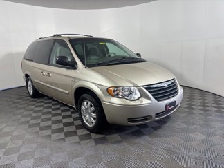 Used 2006 Chrysler Town & Country Touring image 1