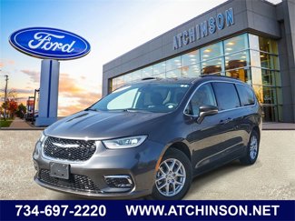 Used 2022 Chrysler Pacifica Touring-L image 1