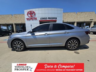 Used 2025 Volkswagen Jetta SE image 1