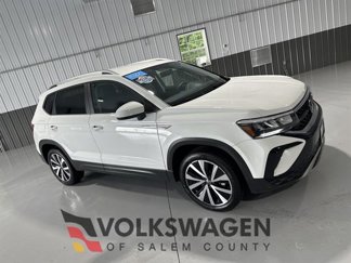 Used 2022 Volkswagen Taos SE image 1