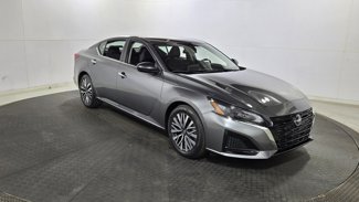 Used 2024 Nissan Altima 2.5 SV image 1