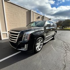 Used 2018 Cadillac Escalade Luxury image 1