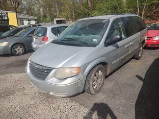 Used 2006 Chrysler Town & Country Touring image 1