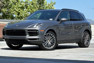 Used 2023 Porsche Cayenne image 1