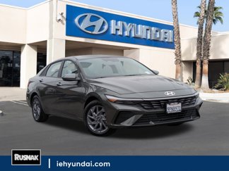 Used 2024 Hyundai Elantra SEL image 1
