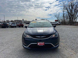 Used 2018 Chrysler Pacifica Touring-L w/ Tire & Wheel Group image 1