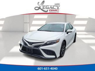 Used 2024 Toyota Camry SE image 1
