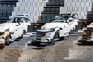 Used 2023 Hyundai Elantra SEL image 1