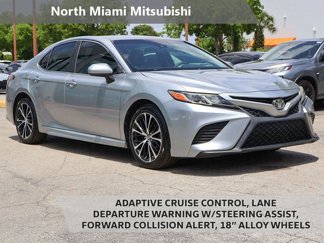 Used 2018 Toyota Camry SE image 1