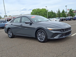 Used 2024 Hyundai Elantra SEL image 1
