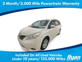 Used 2017 Toyota Sienna XLE image 1