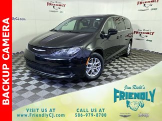 Used 2022 Chrysler Voyager LX image 1