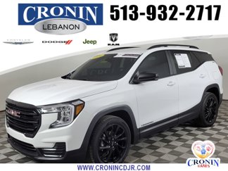 Used 2024 GMC Terrain SLE w/ Driver Convenience Package image 1