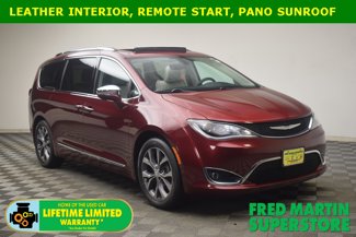 Used 2017 Chrysler Pacifica Limited image 1