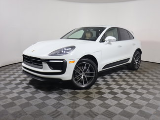 Used 2025 Porsche Macan image 1
