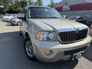 Used 2004 Lincoln Navigator Luxury image 1