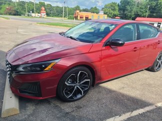 Used 2023 Nissan Altima 2.5 SR w/ SR Premium Package image 1