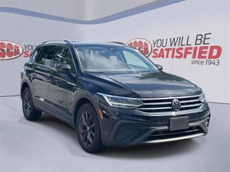 Used 2022 Volkswagen Tiguan SE w/ Panoramic Sunroof Package image 1