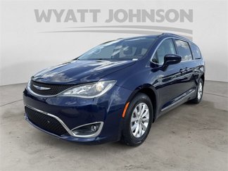 Used 2018 Chrysler Pacifica Touring-L Plus image 1