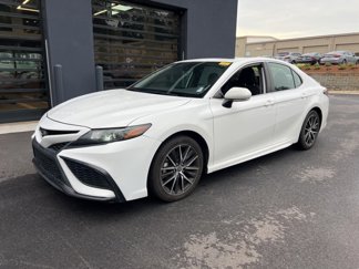 Used 2021 Toyota Camry SE image 1