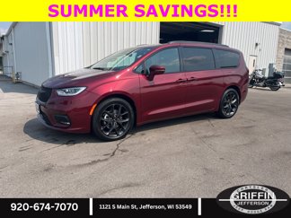 Used 2021 Chrysler Pacifica Touring-L w/ Uconnect Theater Family Group image 1