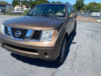 Used 2005 Nissan Pathfinder LE image 1