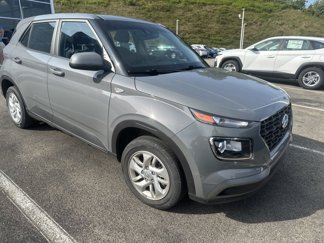 Used 2022 Hyundai Venue SE image 1