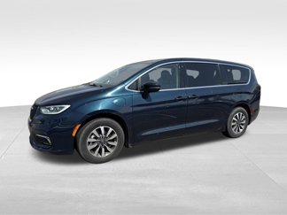 Used 2022 Chrysler Pacifica Touring-L image 1