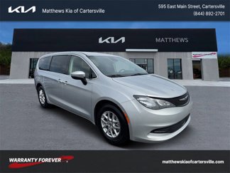 Used 2023 Chrysler Voyager LX image 1
