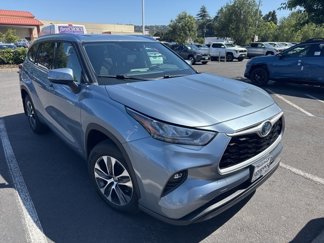 Used 2020 Toyota Highlander XLE image 1