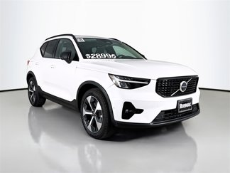 Used 2023 Volvo XC40 B5 Plus w/ Driver Assist Package image 1