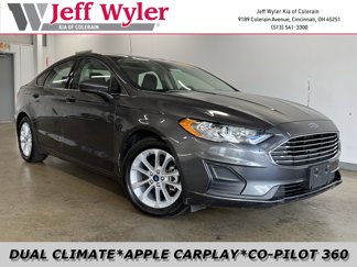 Used 2020 Ford Fusion SE image 1