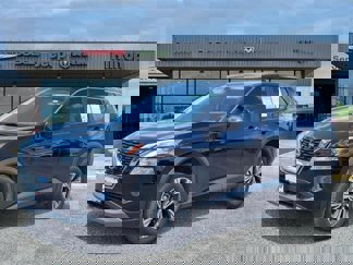 Used 2023 Nissan Rogue SV image 1