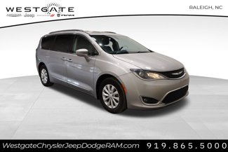 Used 2017 Chrysler Pacifica Touring-L image 1