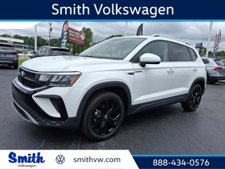 Certified 2022 Volkswagen Taos SE image 1