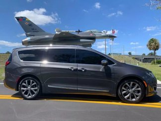 Used 2018 Chrysler Pacifica Limited w/ Tire & Wheel Group image 1