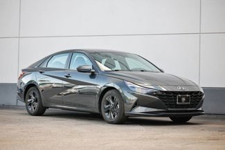Used 2023 Hyundai Elantra SEL w/ Preferred Accessory Package image 1