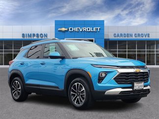 Used 2025 Chevrolet TrailBlazer LT w/ Driver Confidence Package image 1