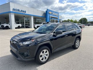 Used 2021 Toyota RAV4 LE image 1