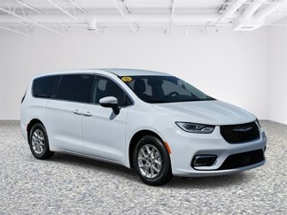 Used 2023 Chrysler Pacifica Touring-L image 1