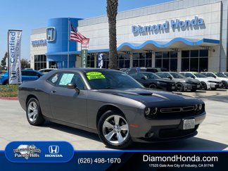 Used 2022 Dodge Challenger SXT image 1