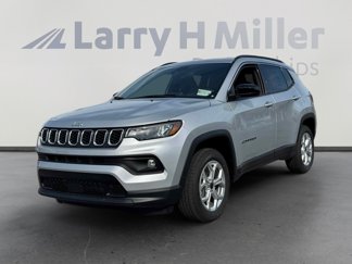 New 2025 Jeep Compass Latitude image 1
