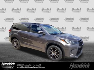 Used 2017 Toyota Highlander SE image 1
