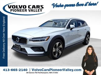 Certified 2022 Volvo V60 T5 Cross Country image 1