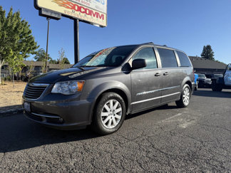 Used 2016 Chrysler Town & Country Touring image 1